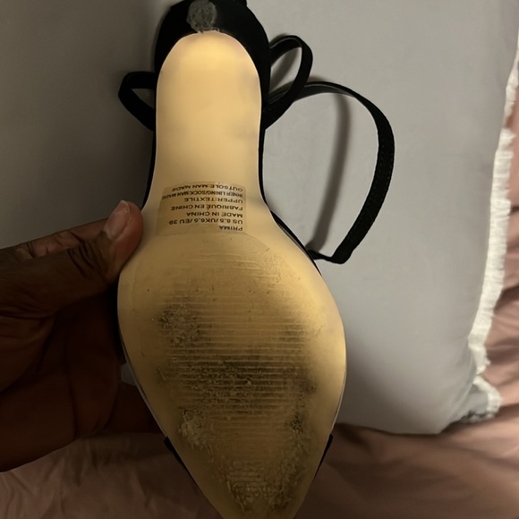 Look! Cute heels - Picture 2 of 3